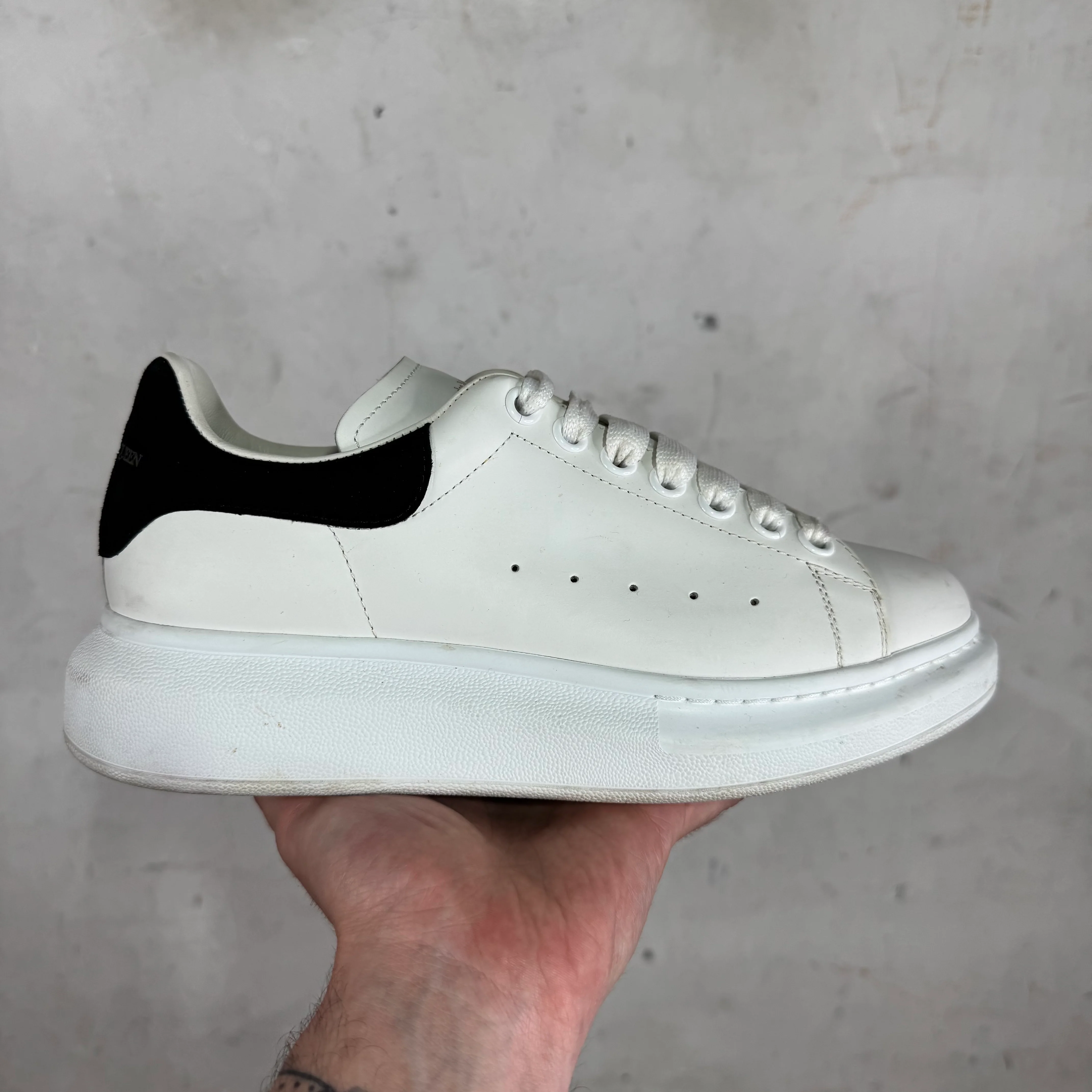 Alexander McQueen Classic Low Sneakers - Image 2
