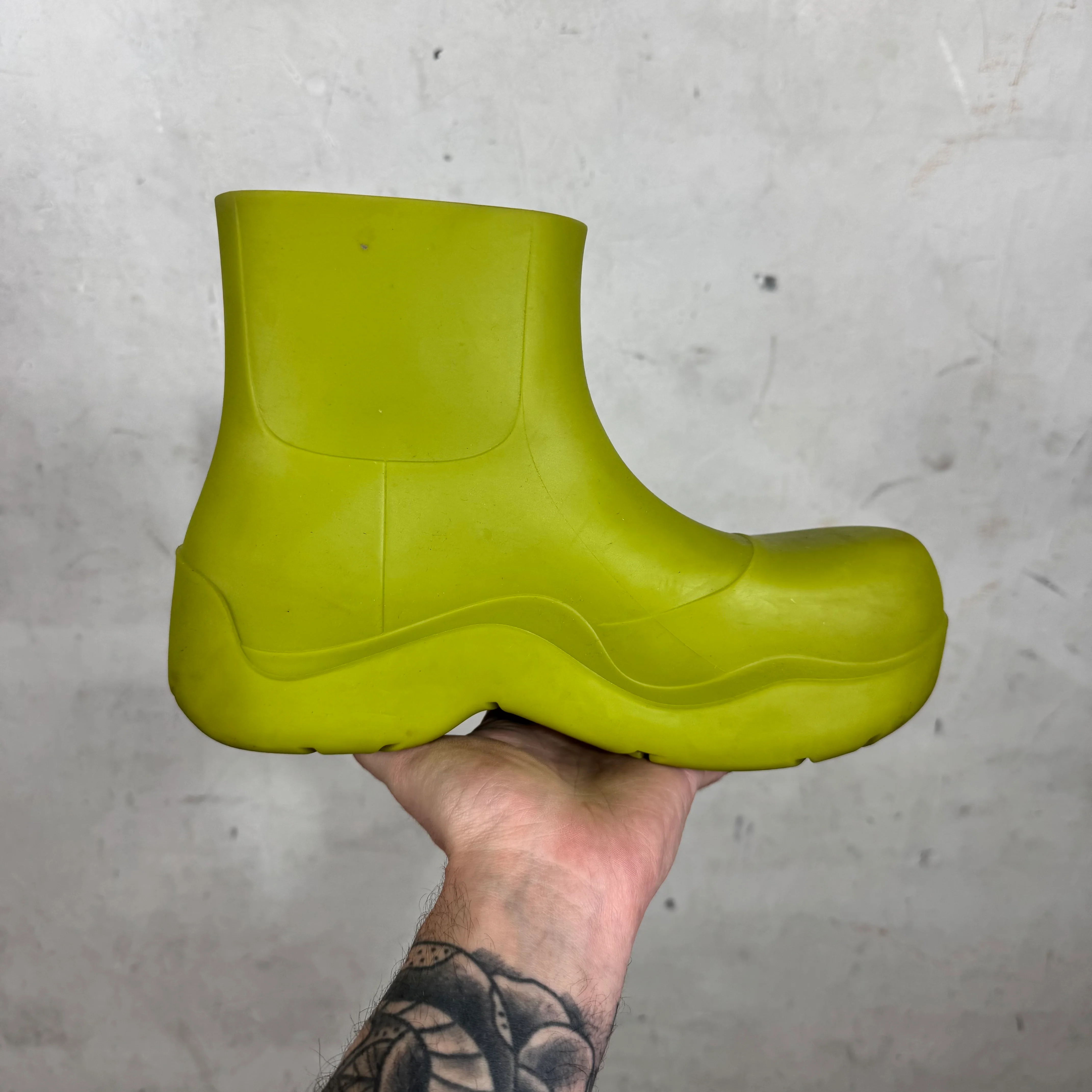 Bottega Veneta Neon Rubber Puddle Boots - Image 9