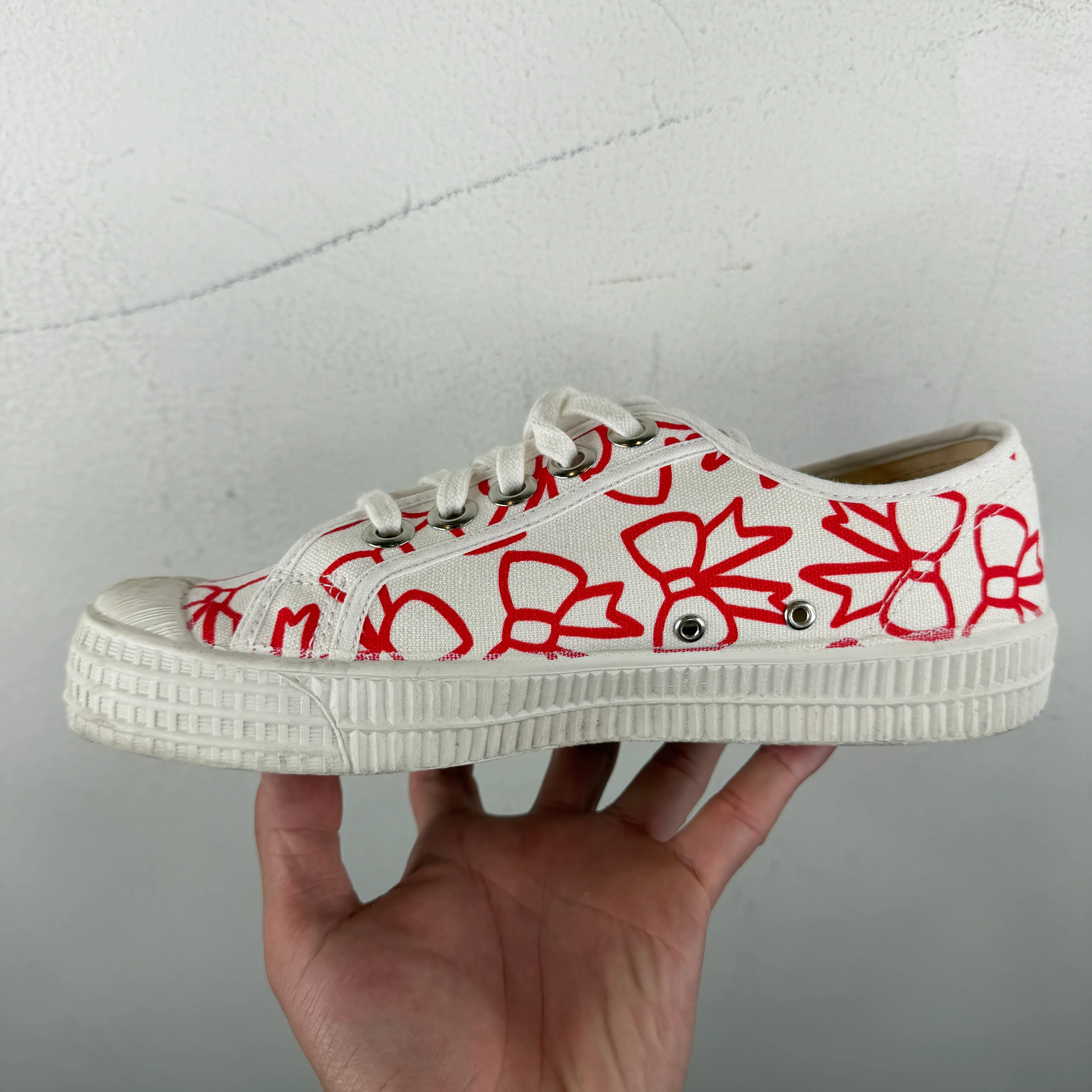CDG Girl Bowtie Low Top Sneakers - Image 4