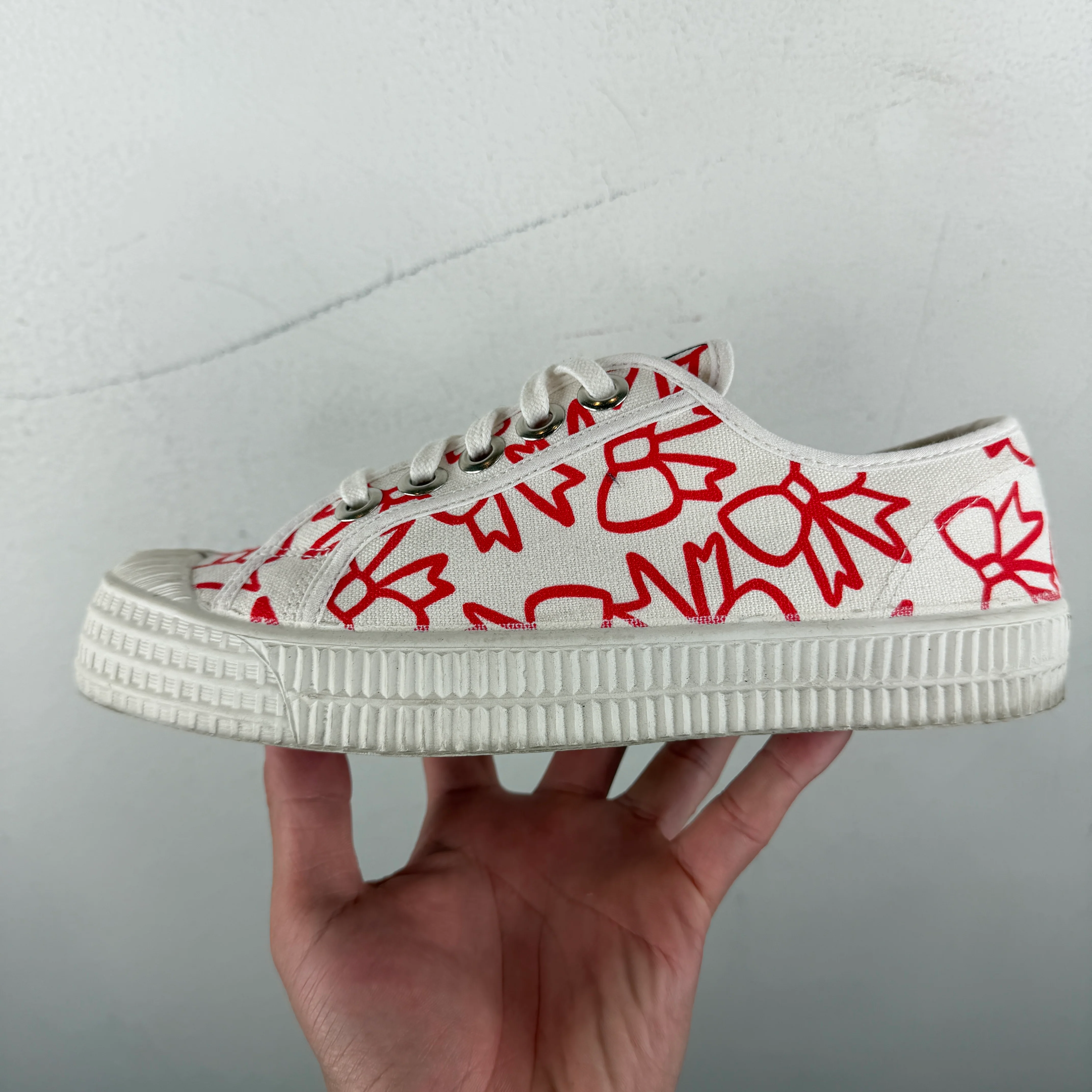 CDG Girl Bowtie Low Top Sneakers - Image 7