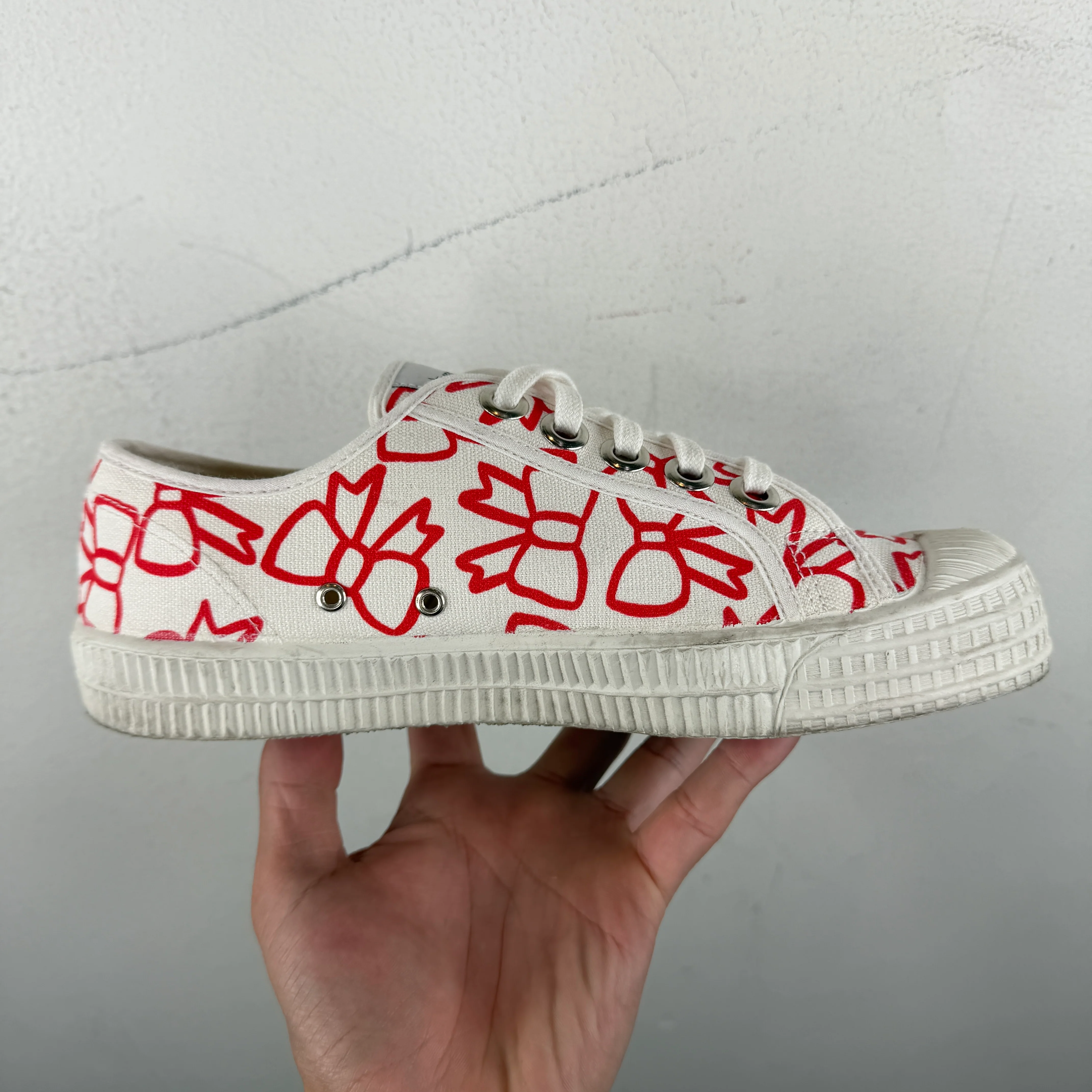 CDG Girl Bowtie Low Top Sneakers - Image 9