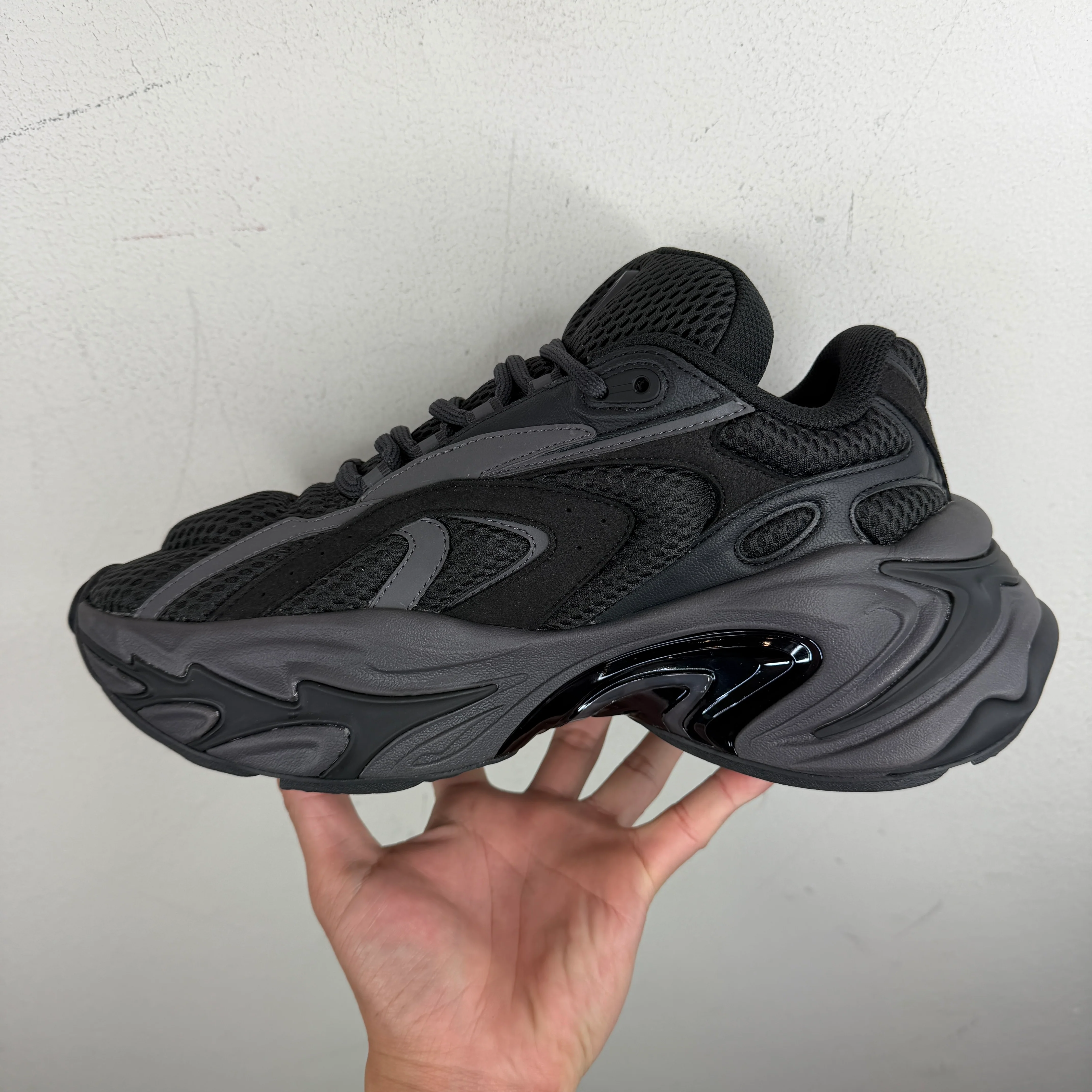 Type Various Zero Black Sneakers - Image 4