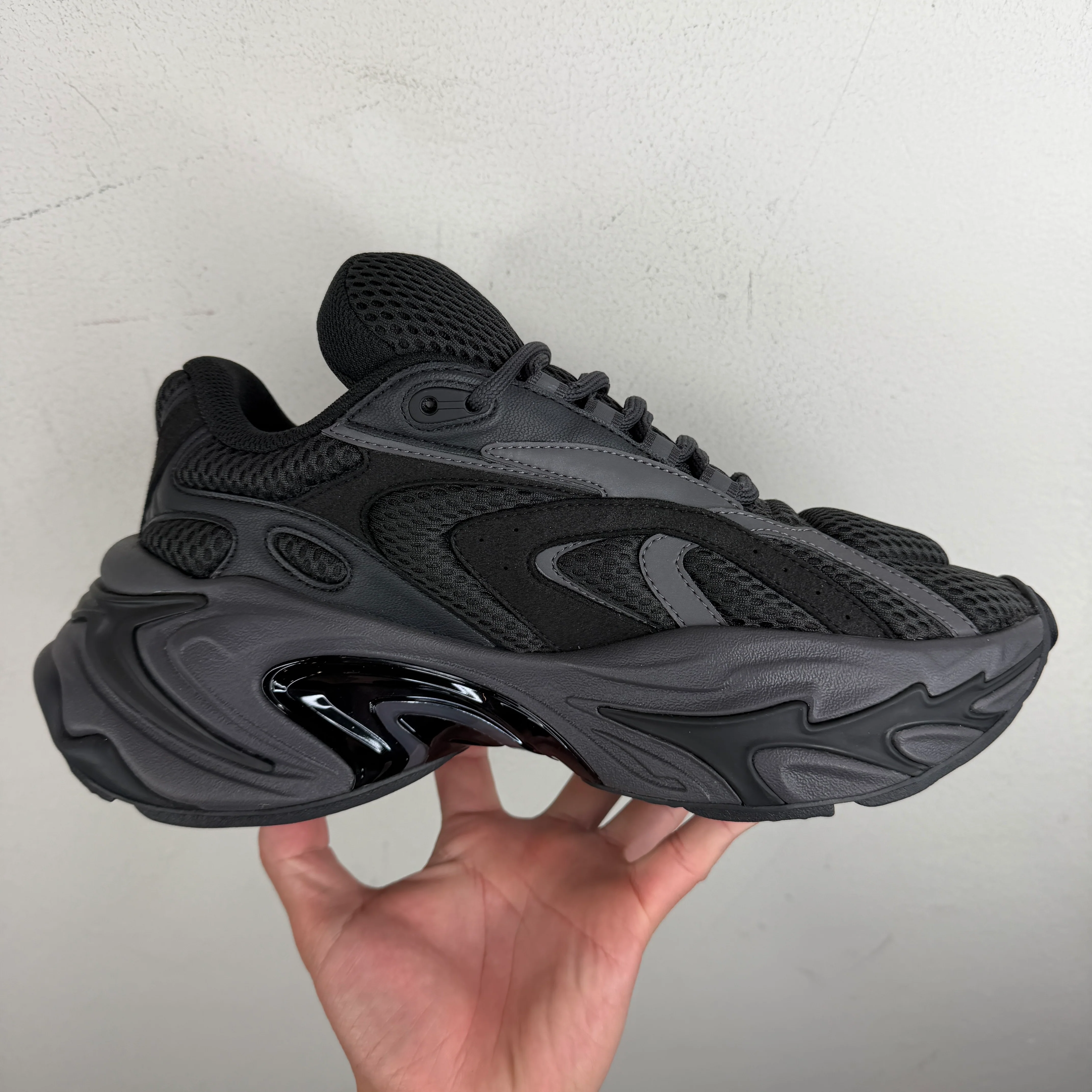 Type Various Zero Black Sneakers - Image 9