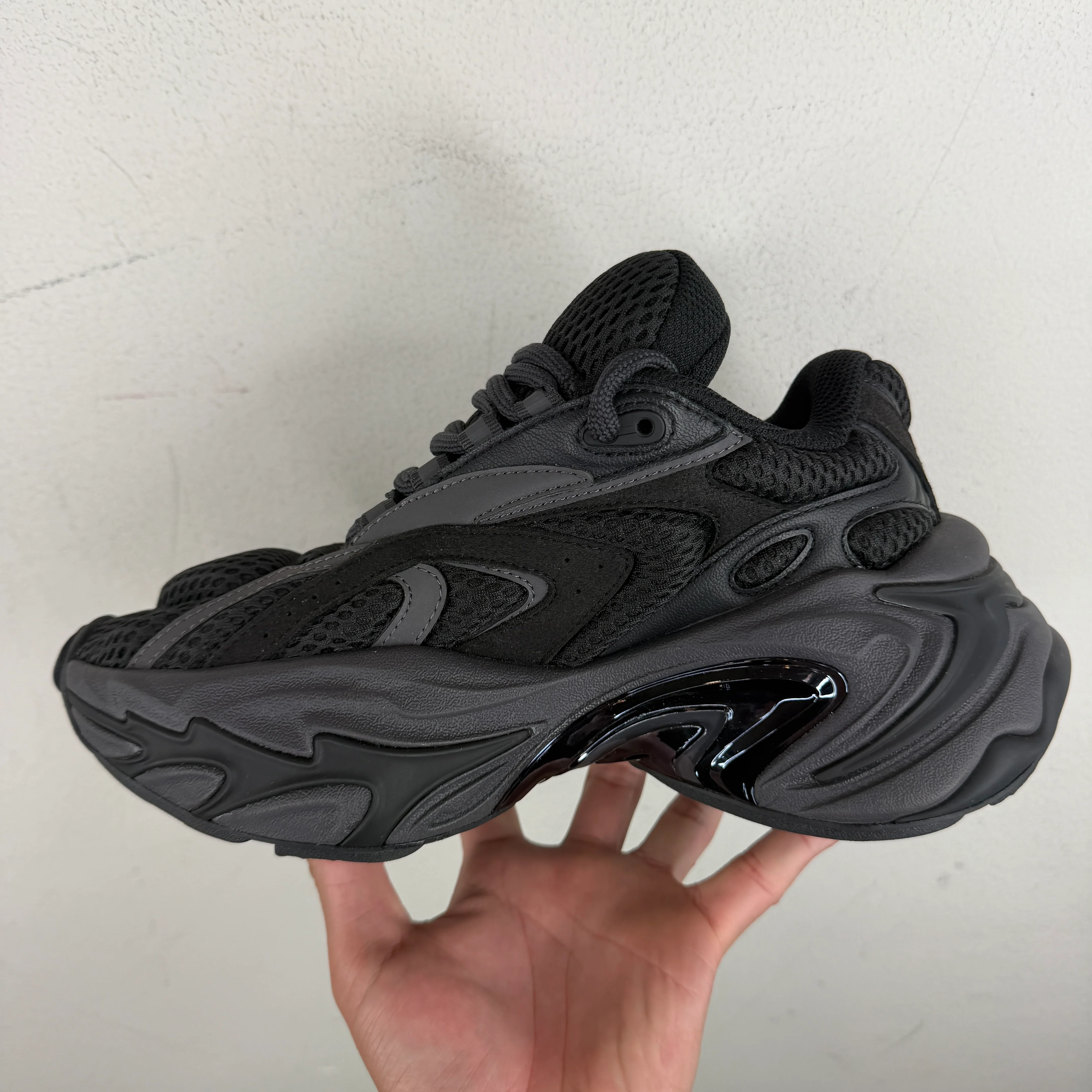 Type Various Black Zero Sneakers - Image 4