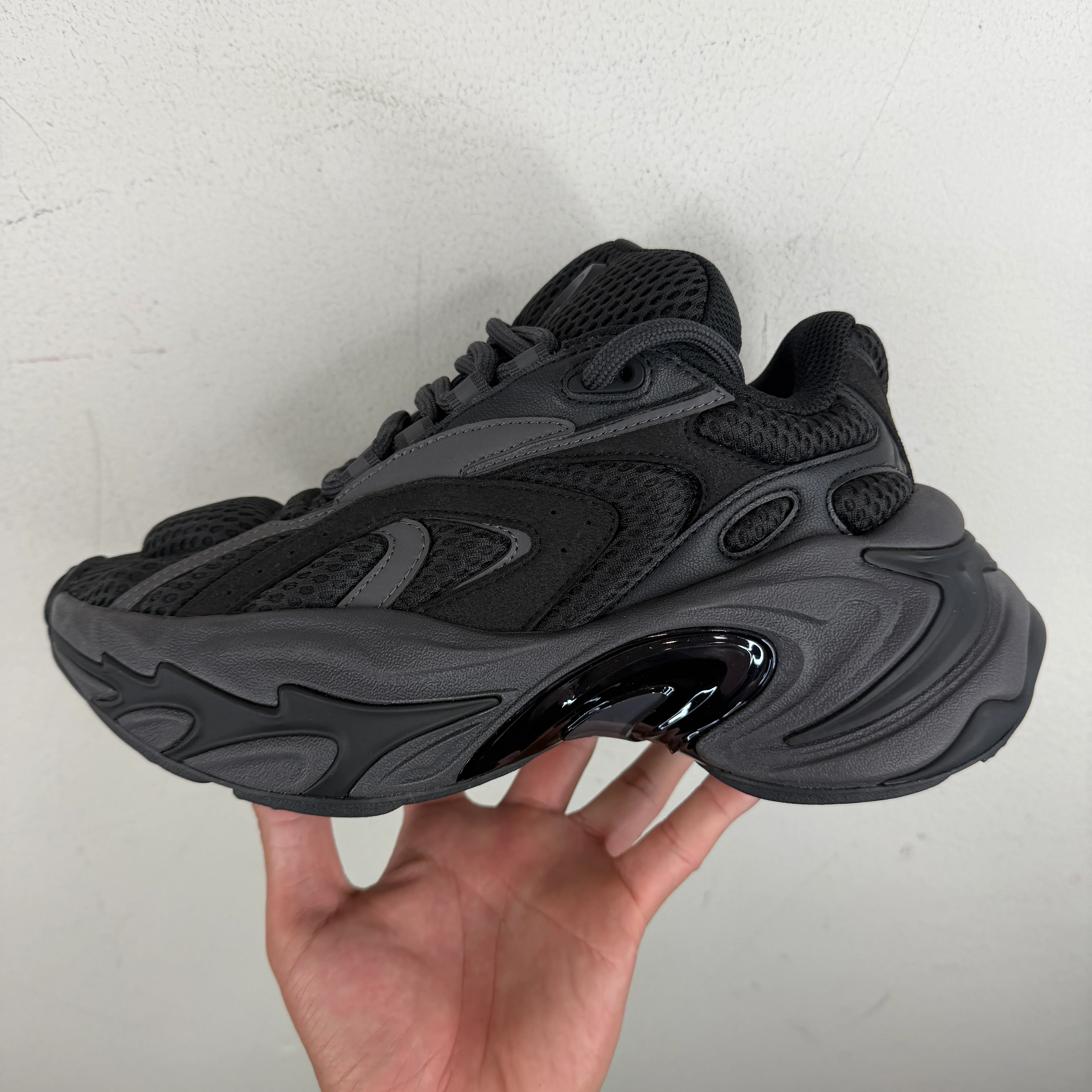 Type Various Black Zero Sneakers - Image 7