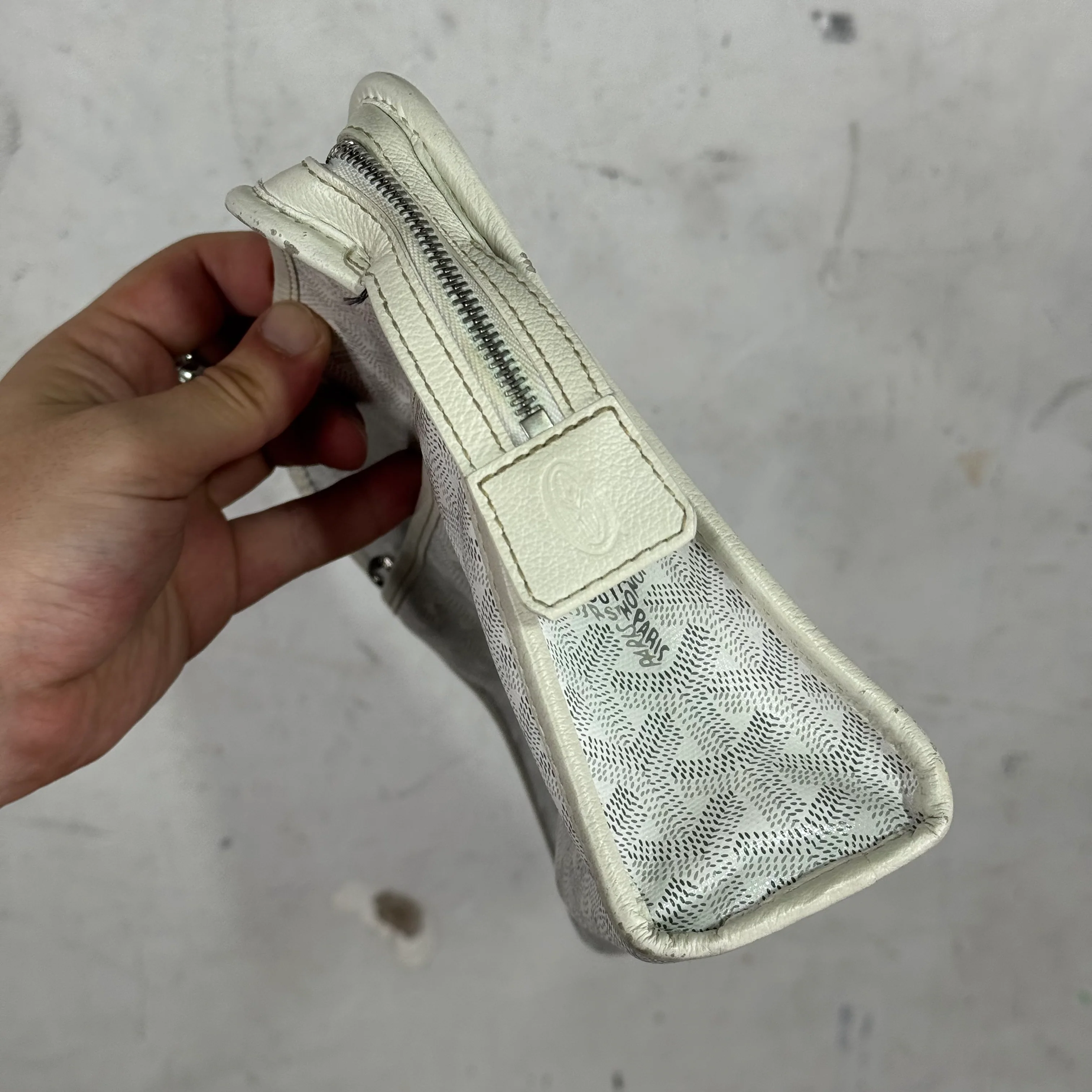 Goyard White Jouvence Toiletry Bag - Image 3
