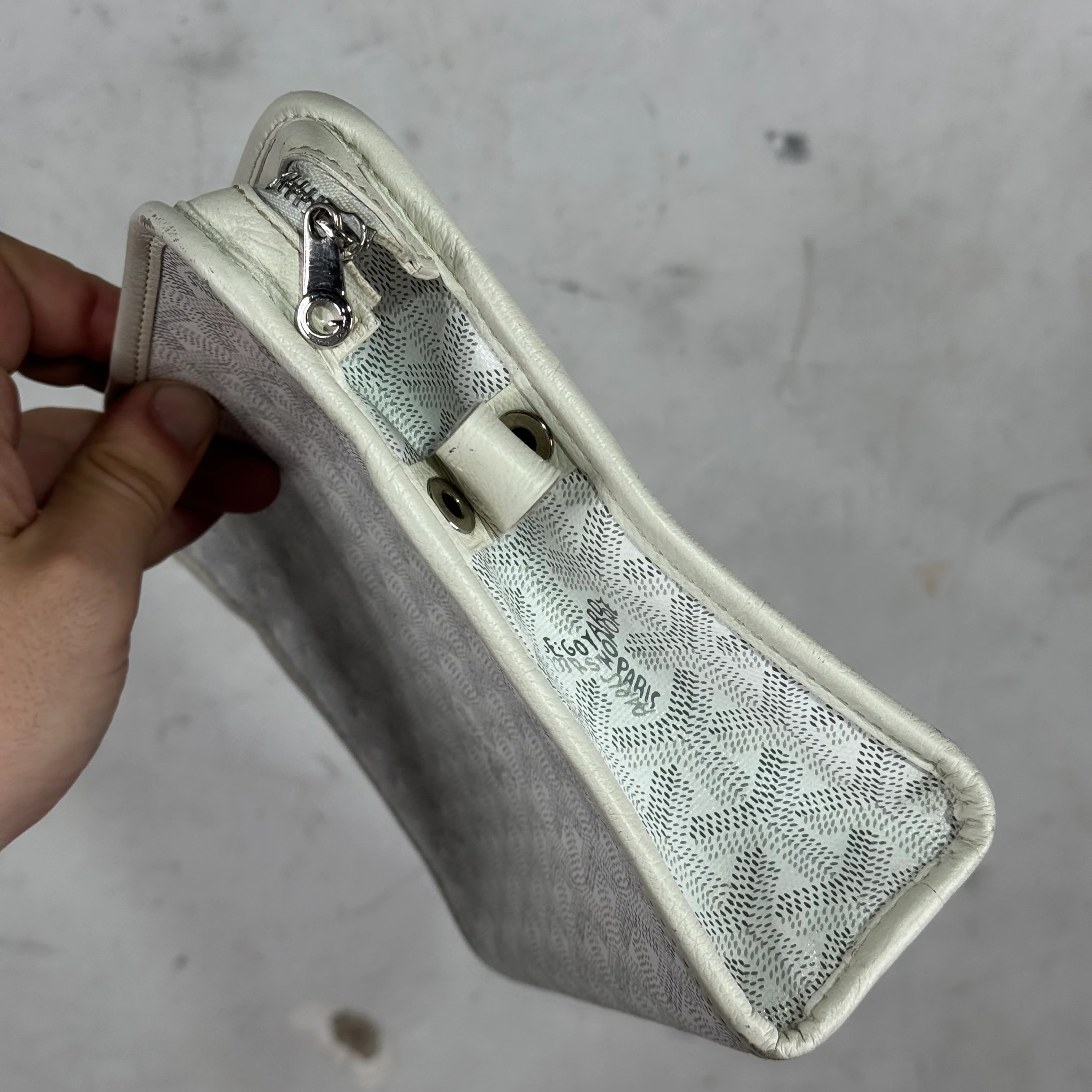 Goyard White Jouvence Toiletry Bag - Image 4