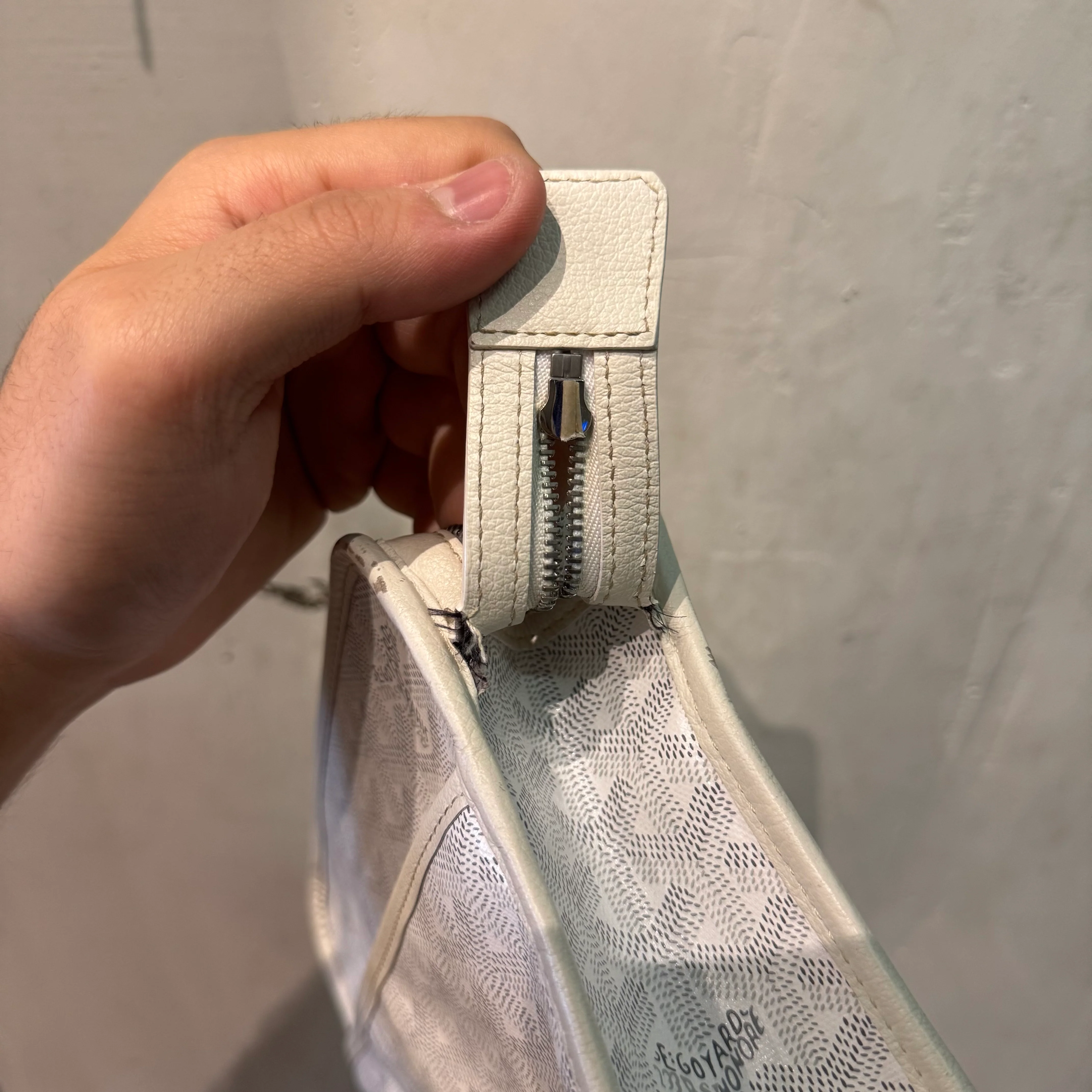 Goyard White Jouvence Toiletry Bag - Image 7