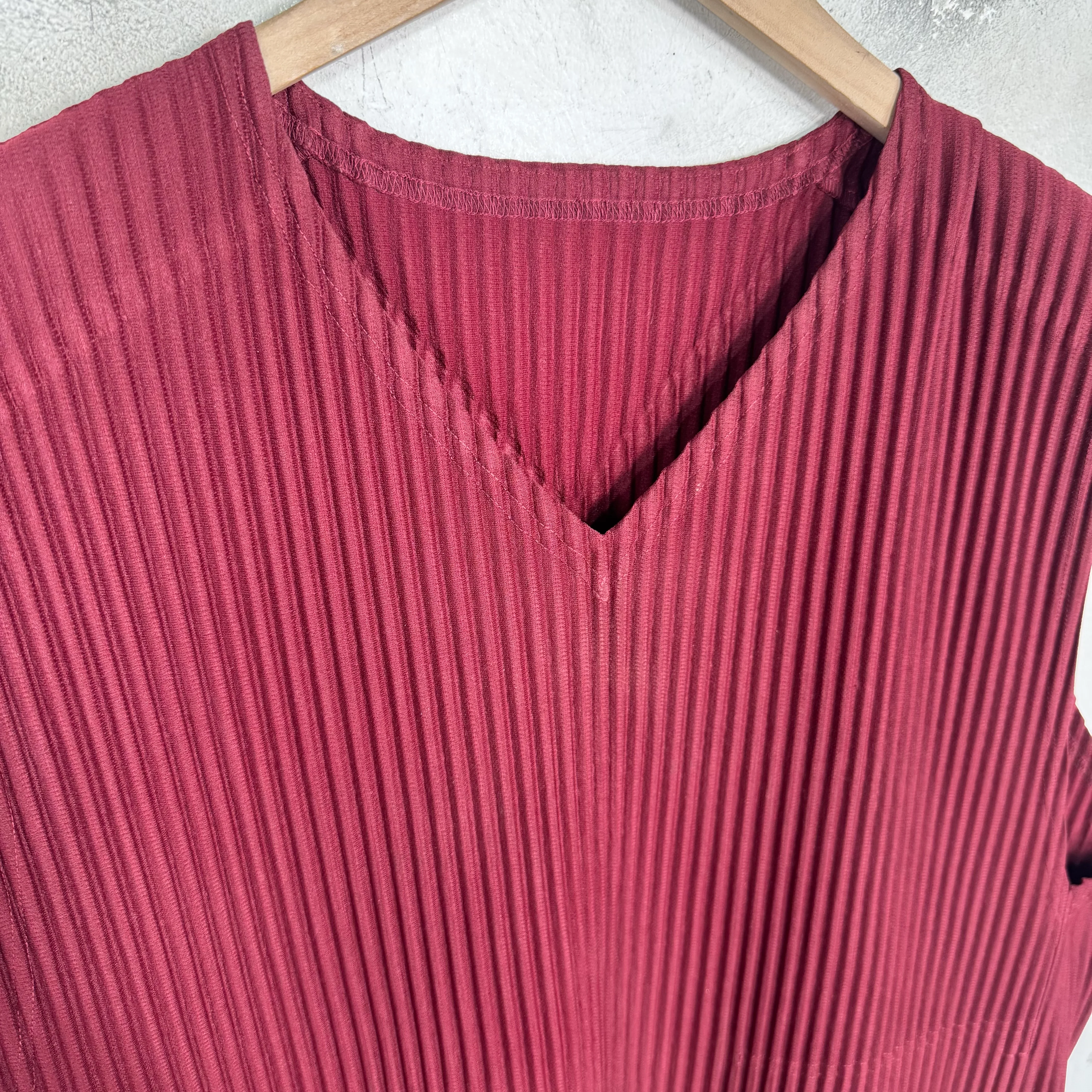 Issey Miyake Maroon Pleates Sleeveless Shirt - Image 5
