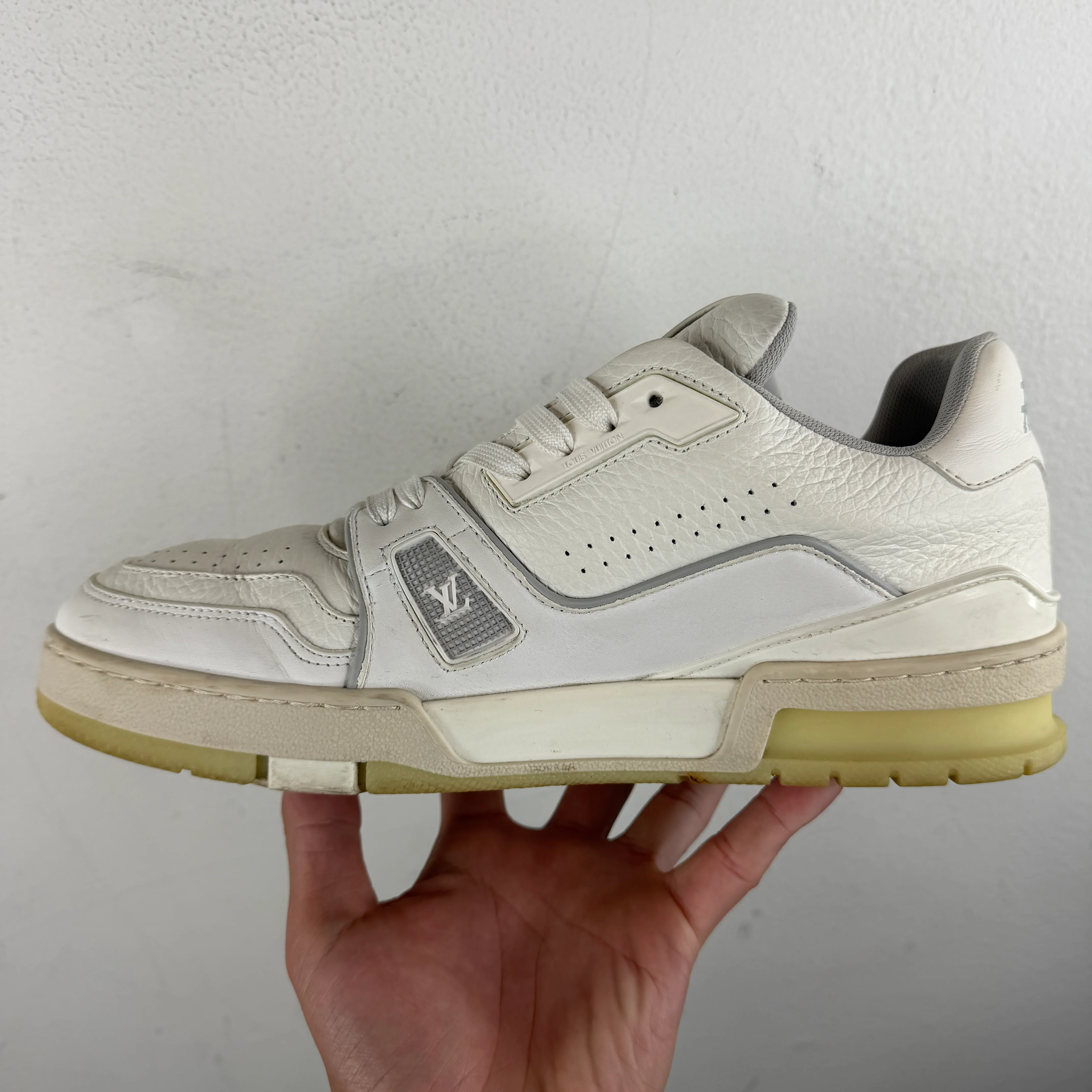 Louis Vuitton White Low Top Trainers - Image 4