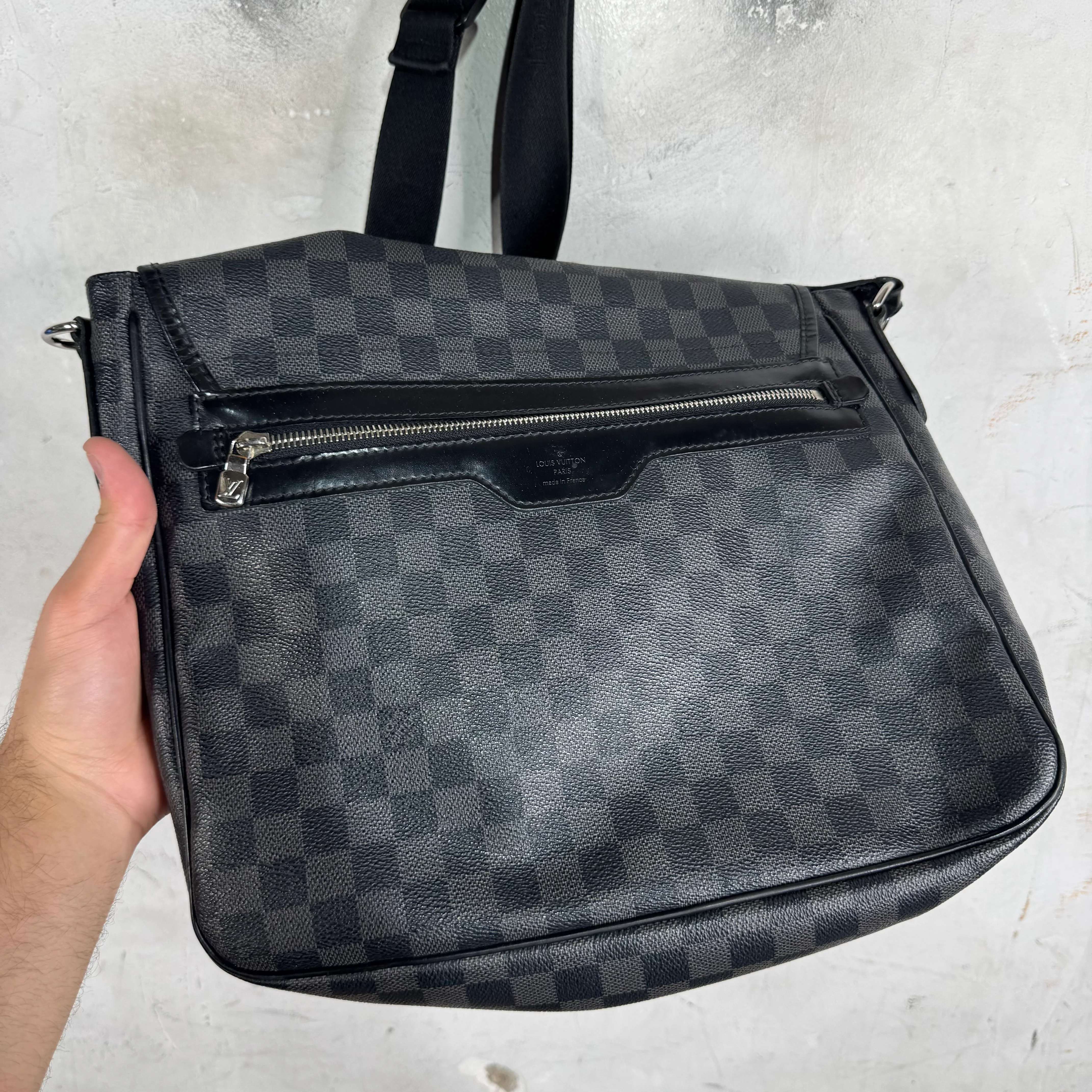 Louis Vuitton Black Damier Daniel Messenger Bag - Image 2