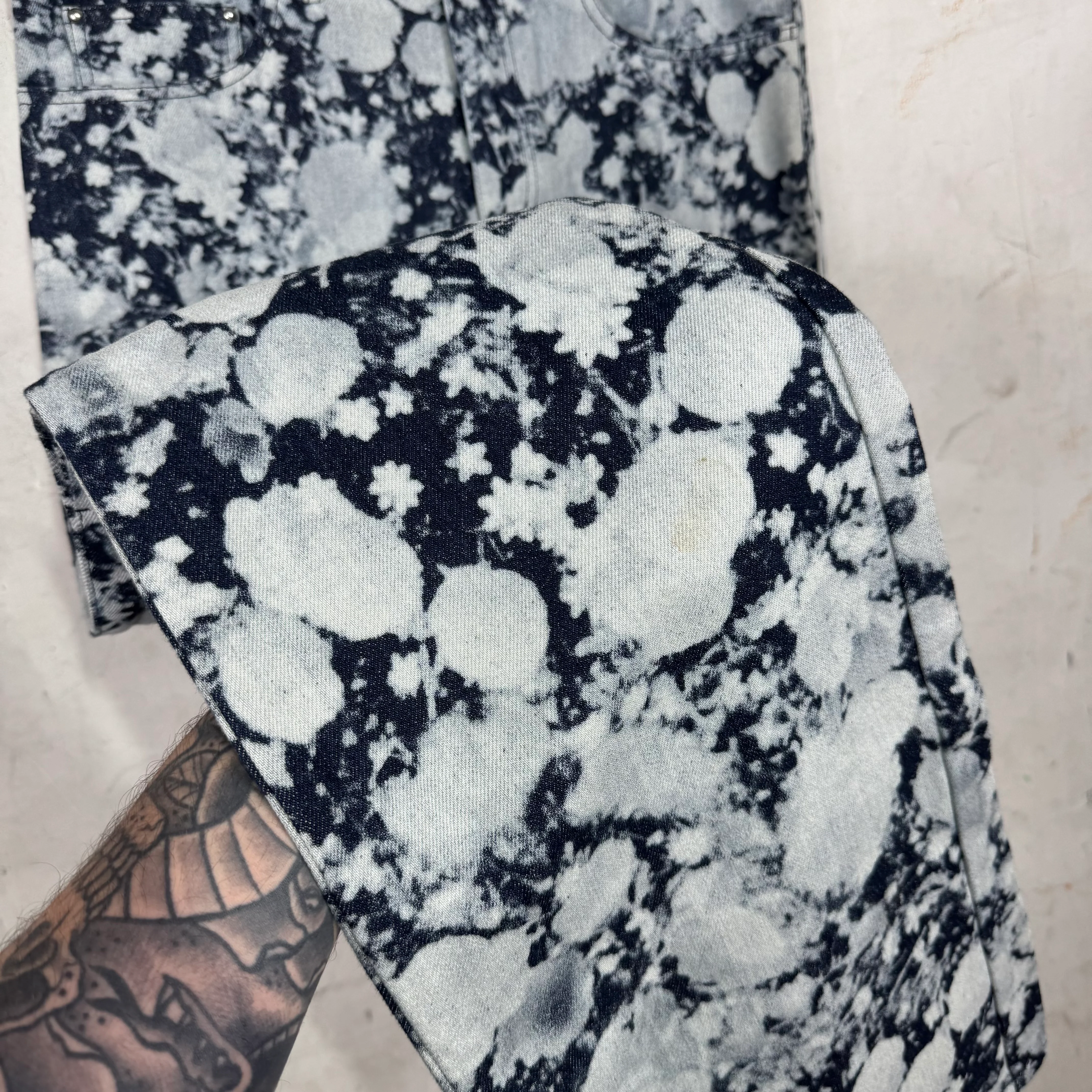 Louis Vuitton Dorothy Bleached Jeans - Image 13