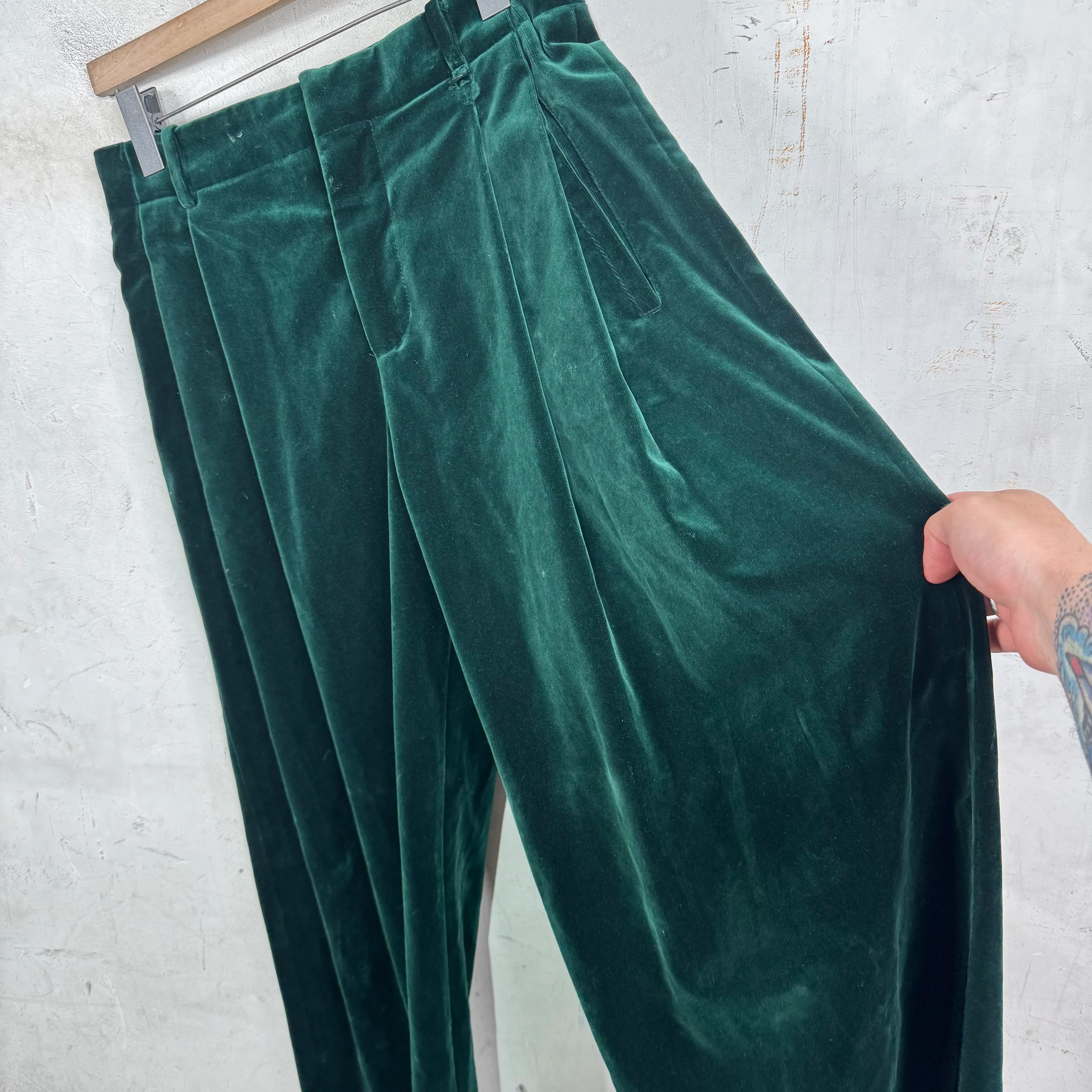 Louis Vuitton Green Velvet Pleated Baggy Trousers - Image 10