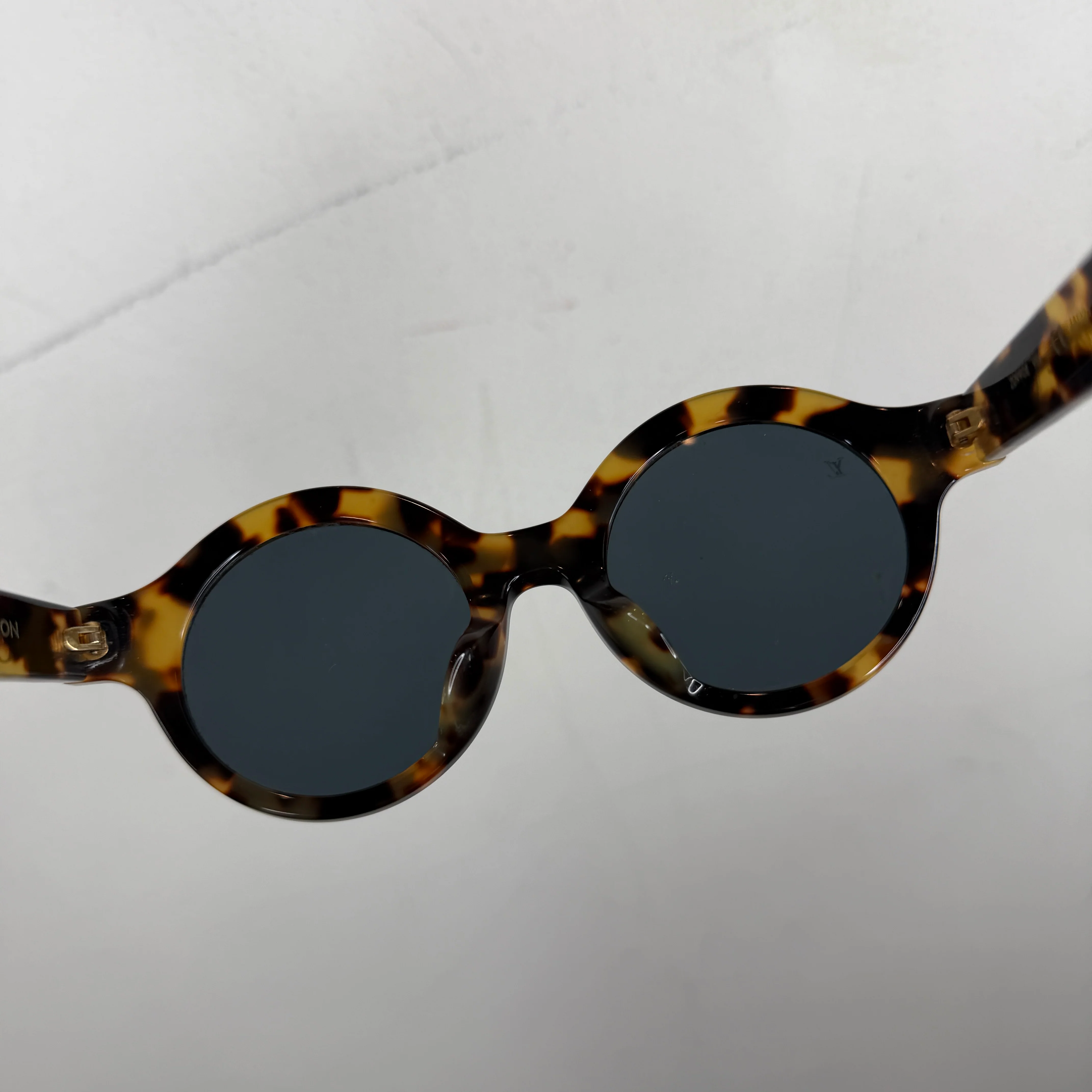 Louis Vuitton Supreme Tortoise Downtown Sunglasses - Image 6