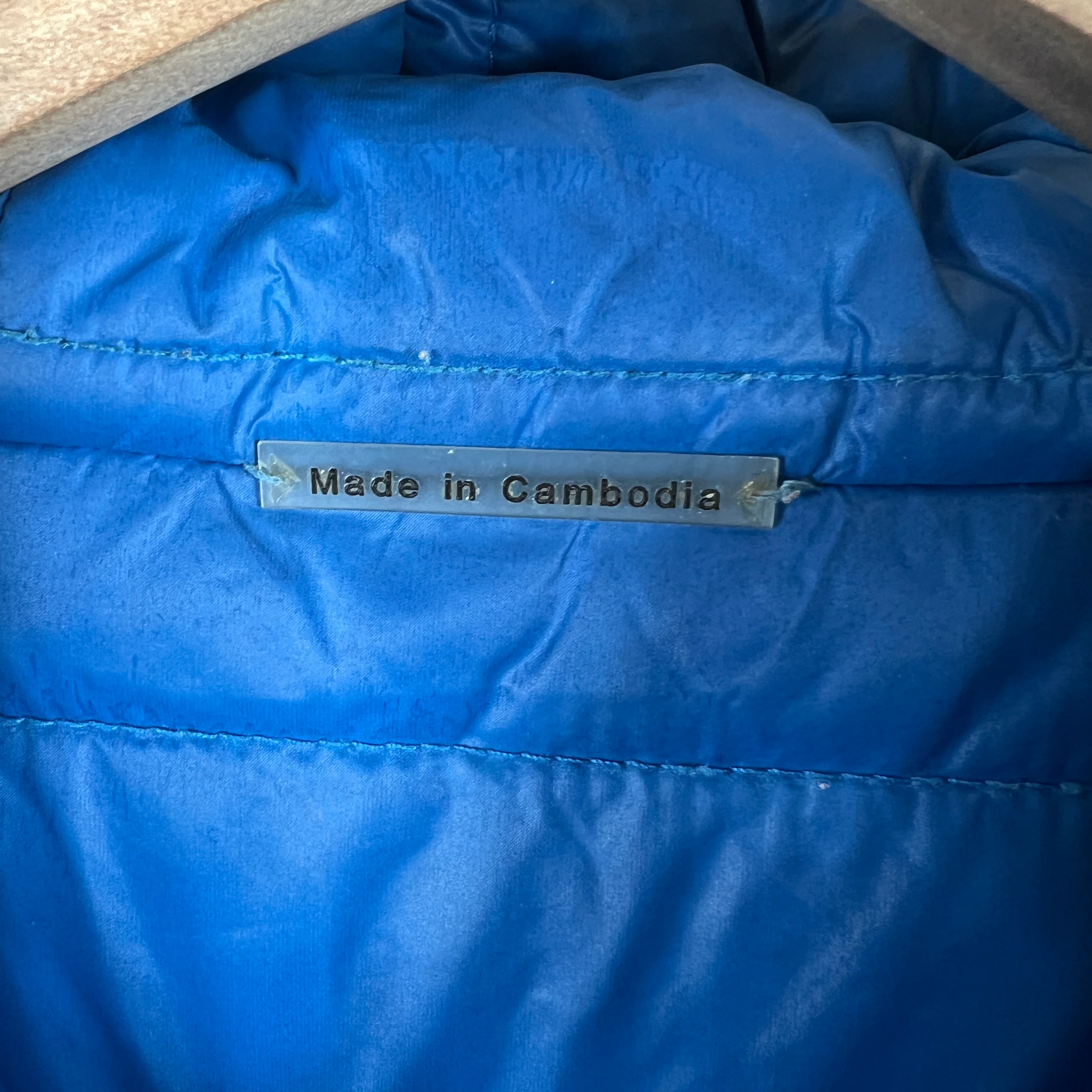Prada Reversible Plaque Puffer Jacket - Image 10