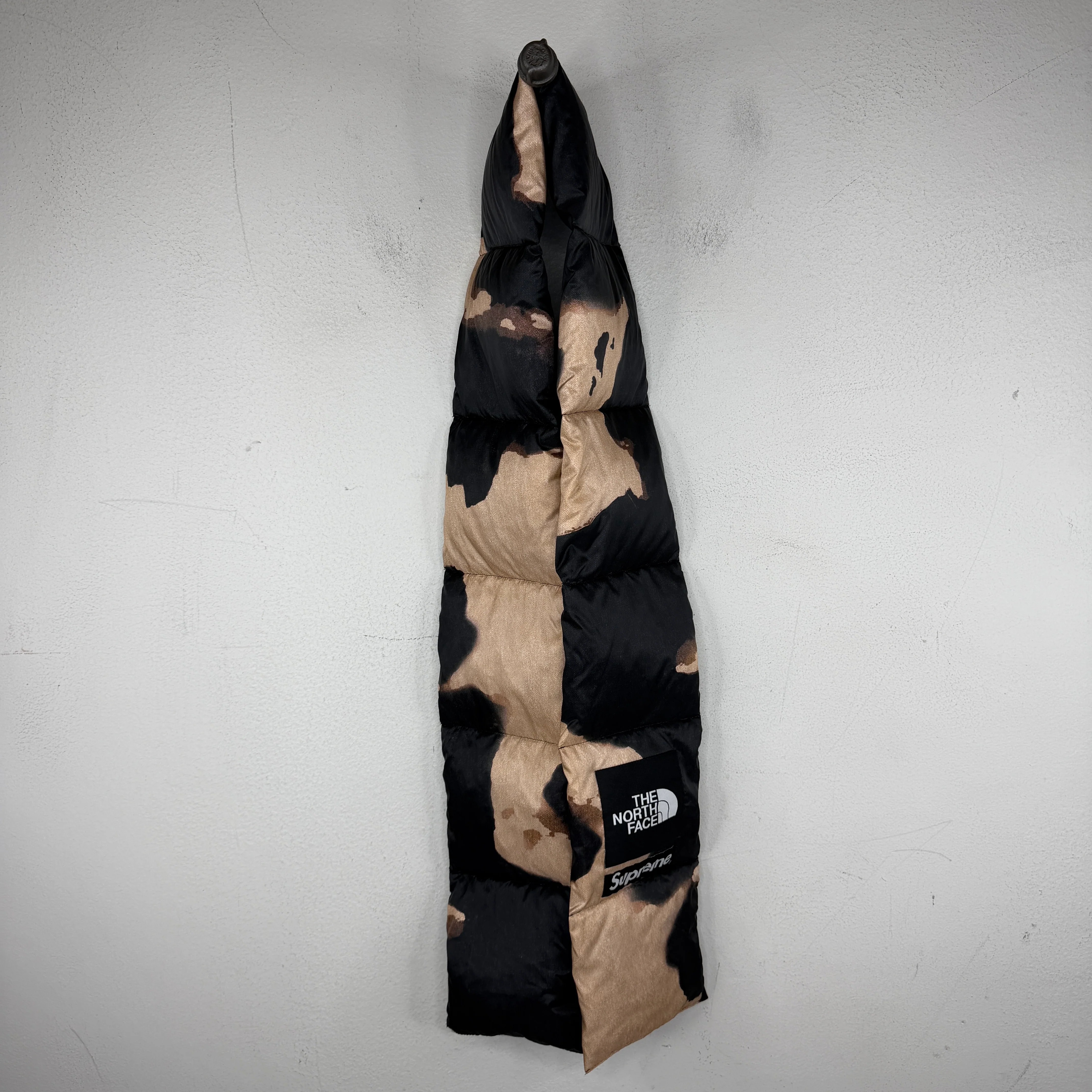 Supreme TNF Bleached Print 700 Fill Scarf