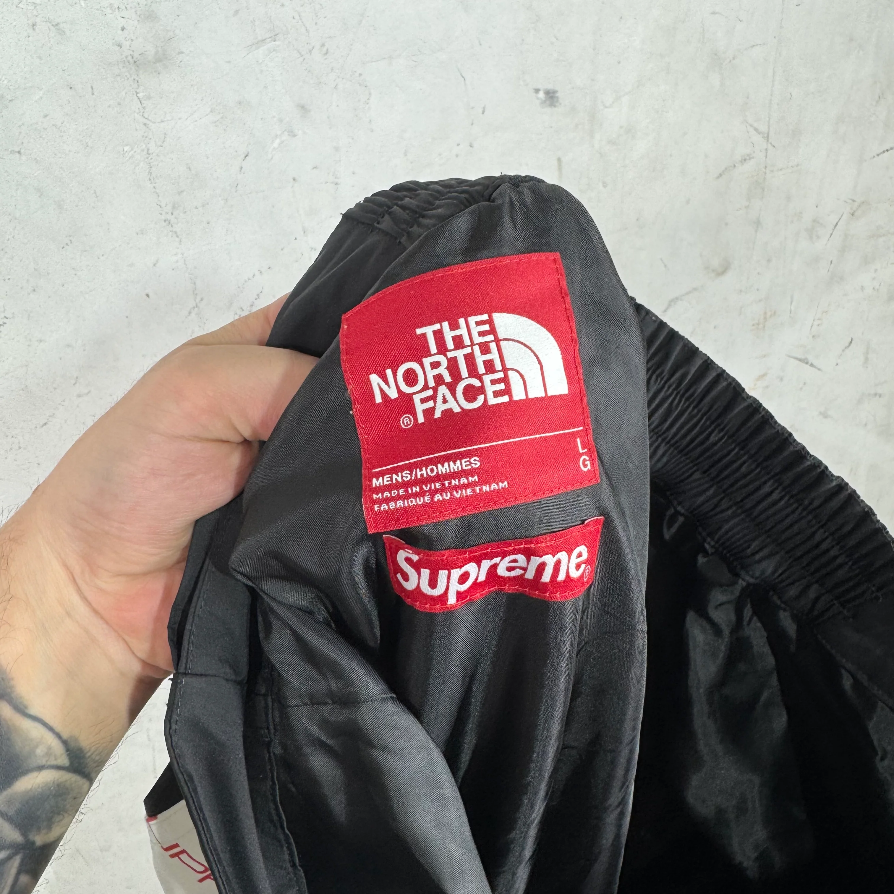 Supreme x TNF Multicolor Script Shell Pants - Image 3