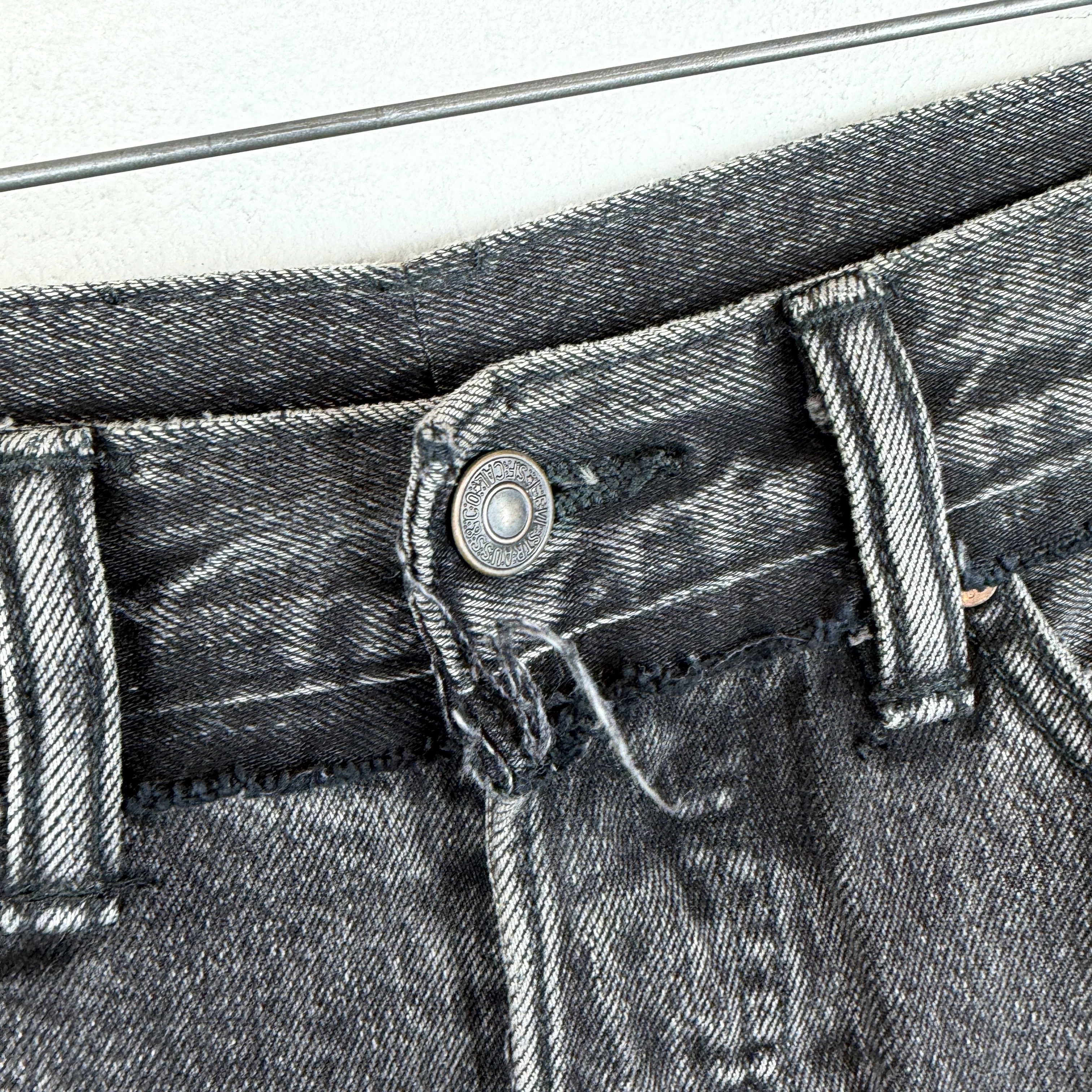 Vetements Levis Rebuilt Black Jeans - Image 10