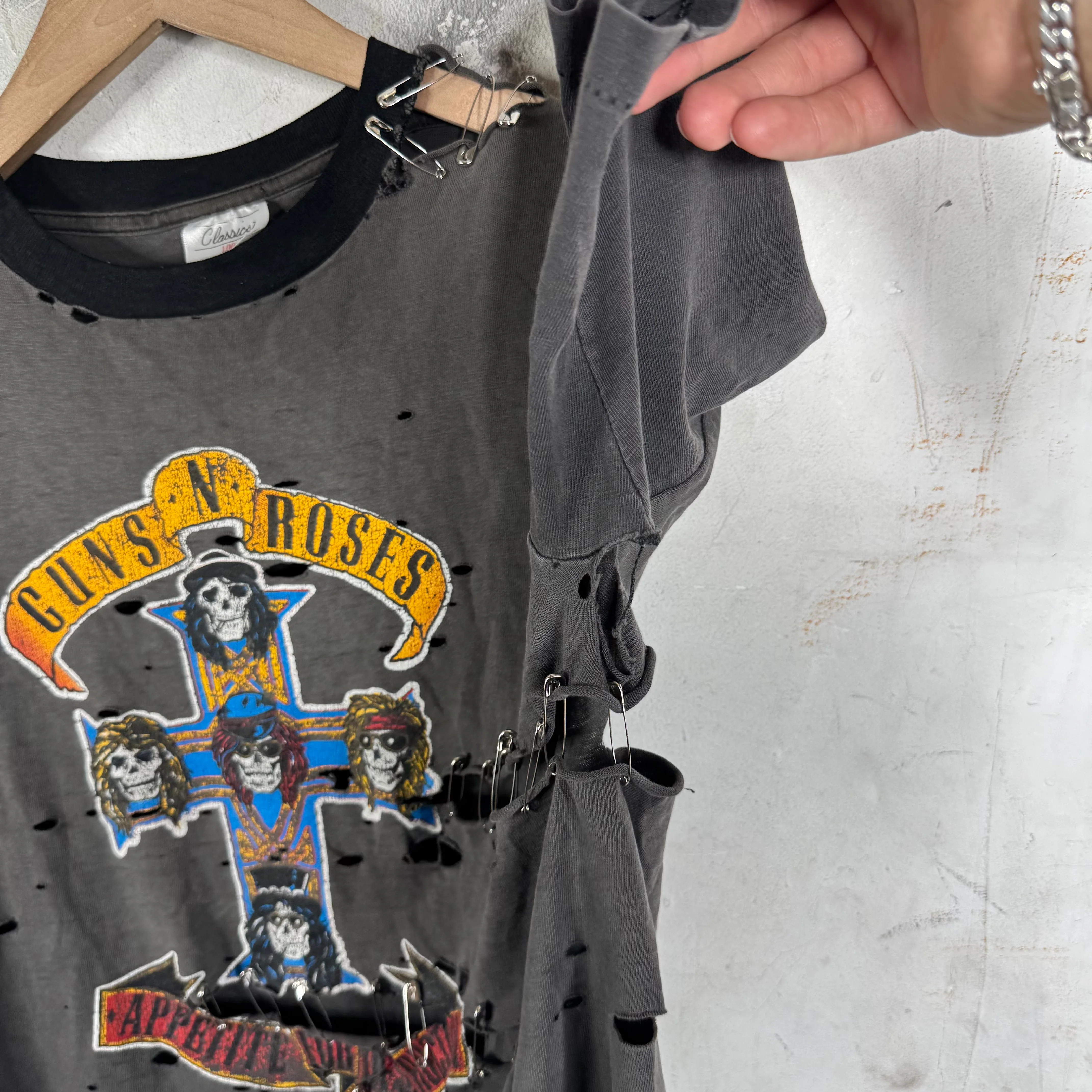Vintage Smoked Pinned Guns n Roses T-Shirt - Image 6